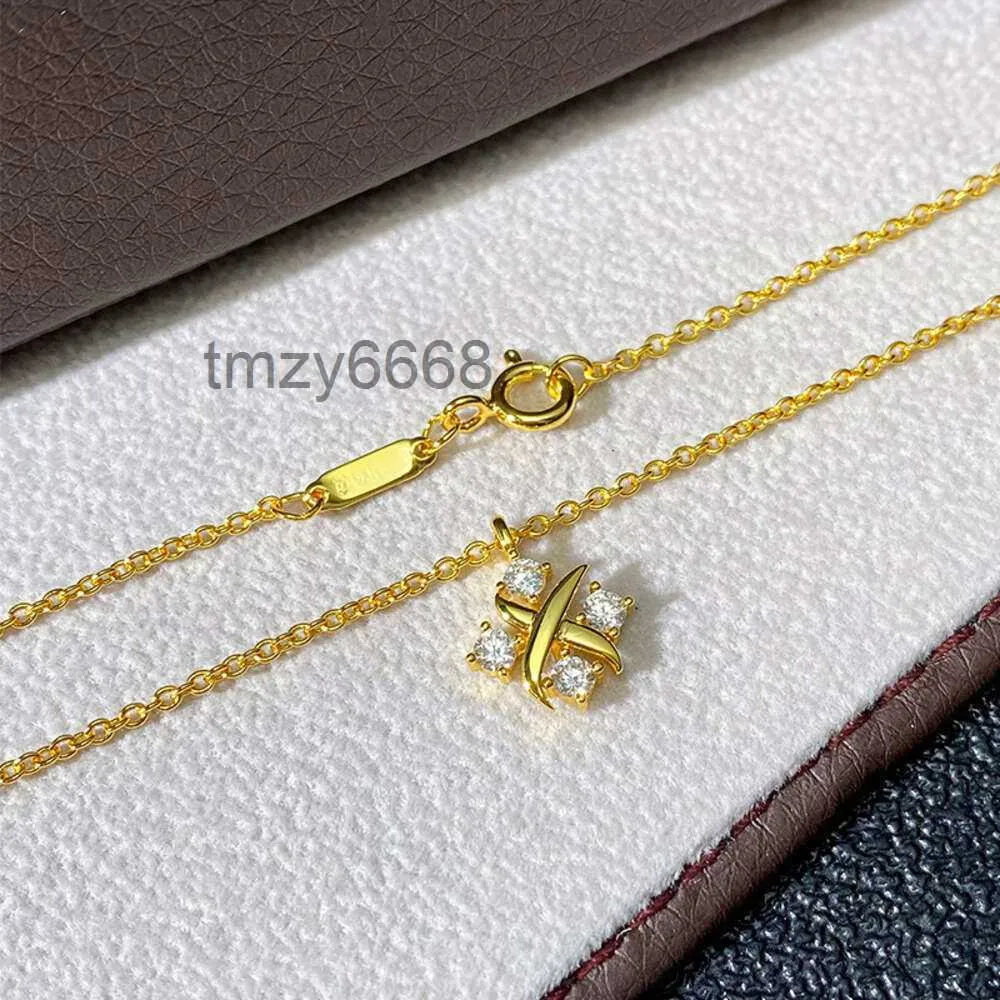 Nya halsband med hög familjekvalitet T Pendant Cross X-formad gulddiamanthalsband för kvinnors ljusa upplaga Enkelt och små fyra klo 63e0