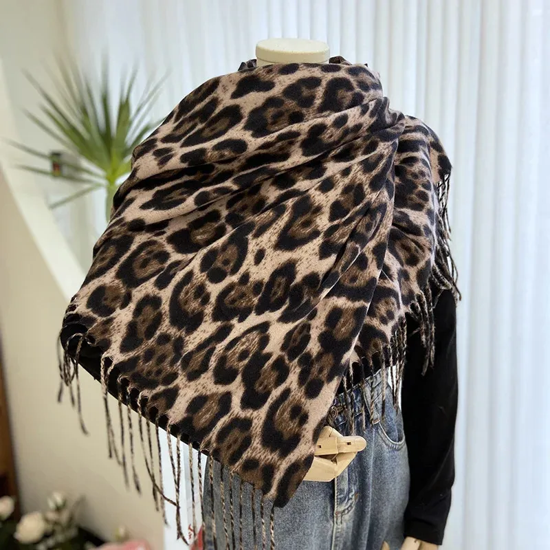 Women Leopard Cashmere Scarves Lady Winter Thicken Warm Pashmina Shawls Casual Long Filt mode Wrap Tassels Plus Size 200cm 240111