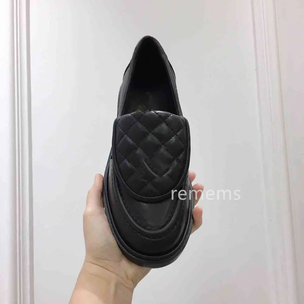 2024 Printemps Femmes Marque Mocassins Créateur de mode en cuir diamant vérifier chaussures habillées de haute qualité boucle en métal pour femmes petites chaussures en cuir plates