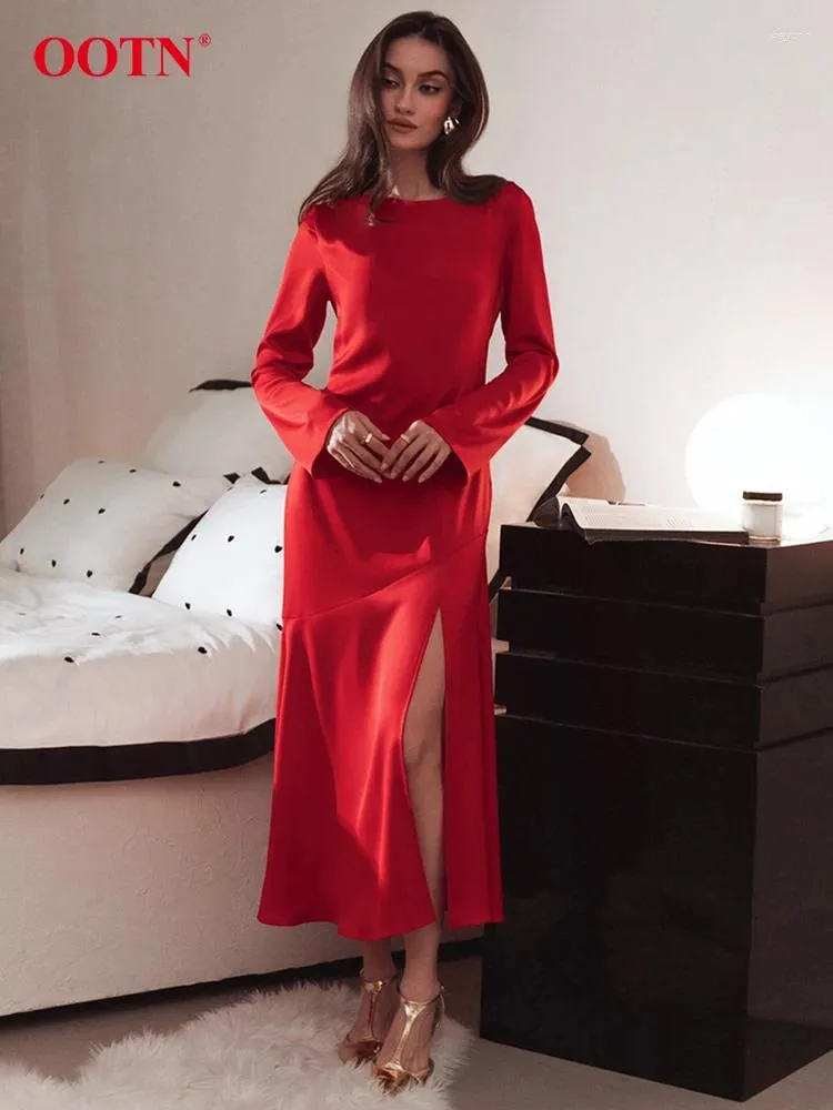 Casual Dresses Elegant Red O Neck Long Dress 2024 Sexig satin Split A Line Women Fashion Flare Sleeve Spring Dxhet