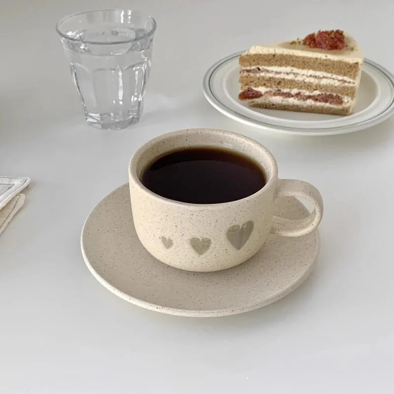 Tassen Untertassen Japanische Keramik Love Kaffeetasse und Teller Nachmittagstee Matte Sesamglasur Punkte Home Frühstücksgeschirr-Set