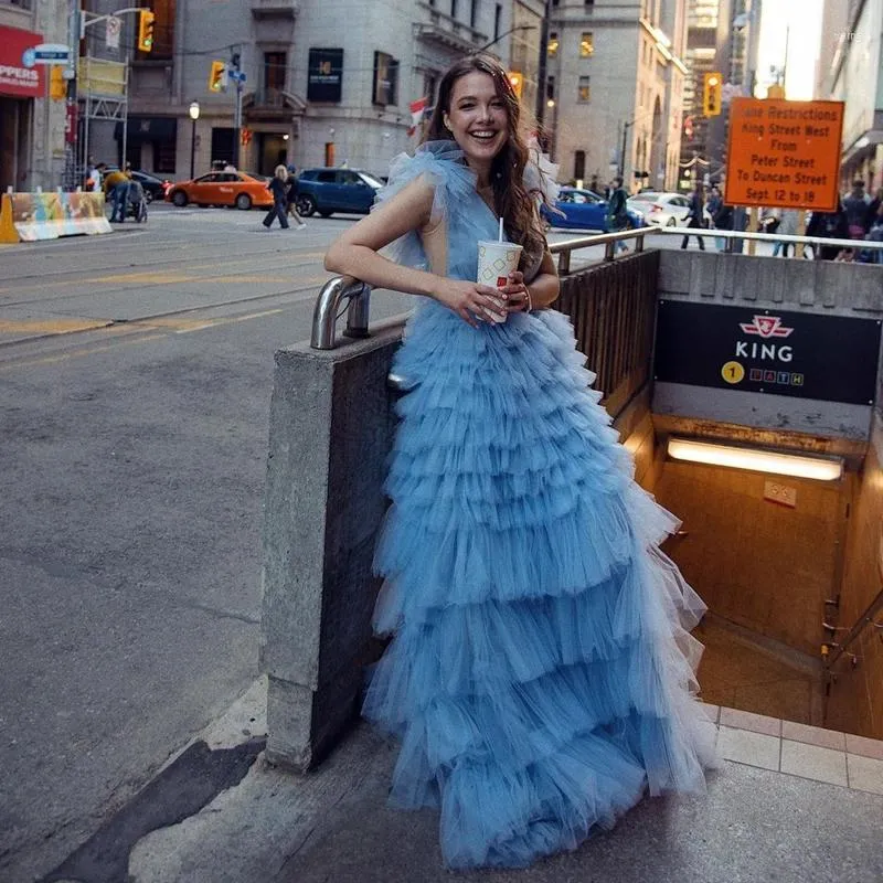 Lässige Kleider, trendiger blauer Tüll-Abschlussball, ärmellos, hübsche Rüschen, abgestuftes Mesh-Damen-Sommerkleid, bodenlang, A-Linie, Partykleider