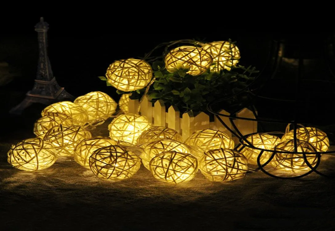 LED Rattan Balls Strings Fairy Lights Lampada decorativa natalizia a batteria Ghirlanda esterna Decorazione di nozze Illuminazione1834048