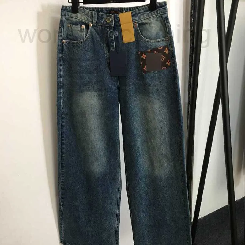 Jeans da donna Designer Nuova edizione da donna con gambe spesse Pantaloni in denim a gamba larga a vita alta in pelle con fiori antichi Blu O6W1