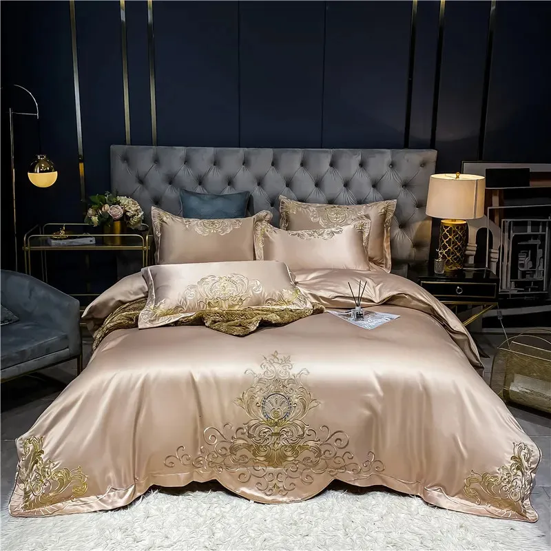 Set di biancheria da letto di lusso in raso di cotone con ricamo in oro, morbido e liscio, copripiumino jacquard, trapunta, biancheria da letto, federe 240112