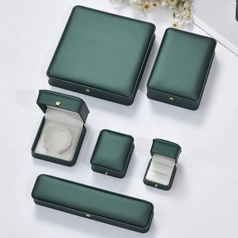 Dark Green Leather Wedding Ring Pendant Armband Collect Box Organizer förvaringsfodral Gåva smycken Tray Packaging Box Wholesale 240111