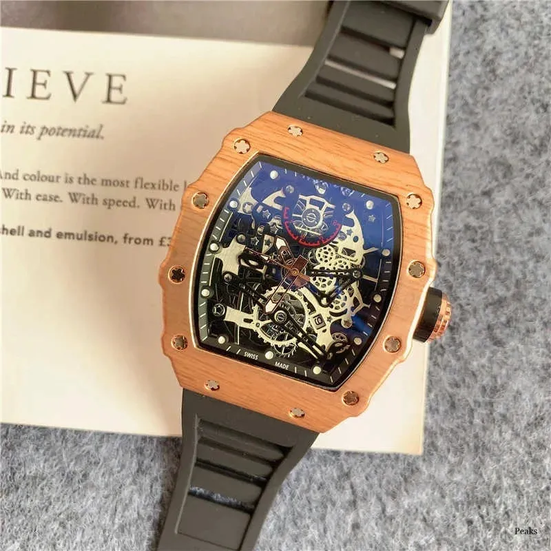 New Men 's Three Needle Quartz 시계 스포츠 실리콘 유령 와인 버킷 버킷 시계 로고 품질은 매우 괜찮습니다. 진짜는 로고가 있습니다.