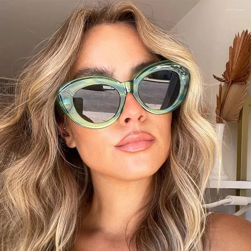 Lunettes de soleil Cat Eye Femmes Ins Mode Ovale Vert Rayé Lady Vintage Shades Lunettes Oculos Lunette De Soleil