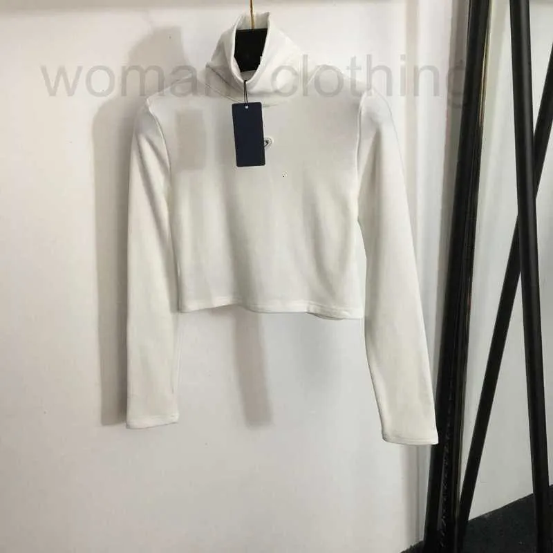 Kvinnors T-shirtdesigner New Women's Triangle Decorative High Neck Long Sleeped Short T-shirt med sammetfoder för varm botten PL4O