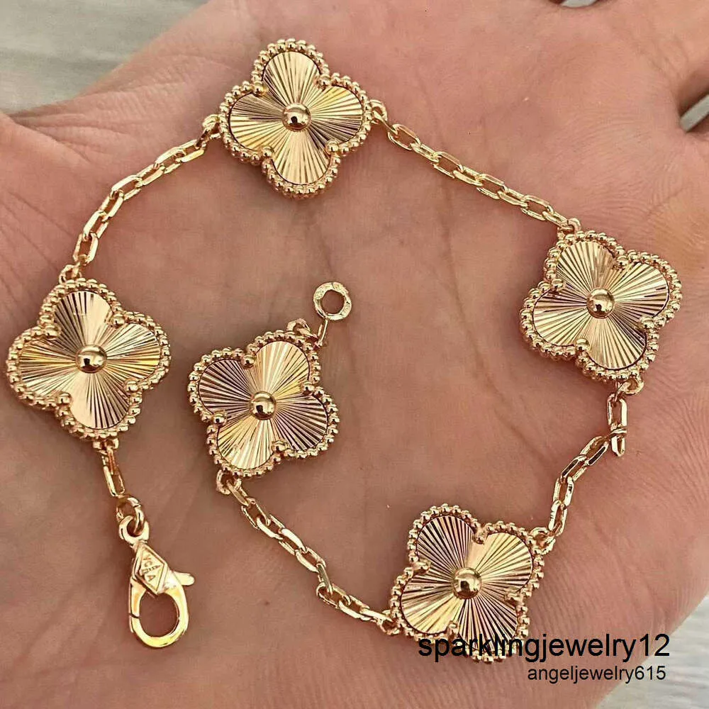 Charm Bracelets Van Clover Designer Bracelet Pearl 4 Leaf Gold Laser Brand Bangle Necklace Earrings Wedding a Jewelr