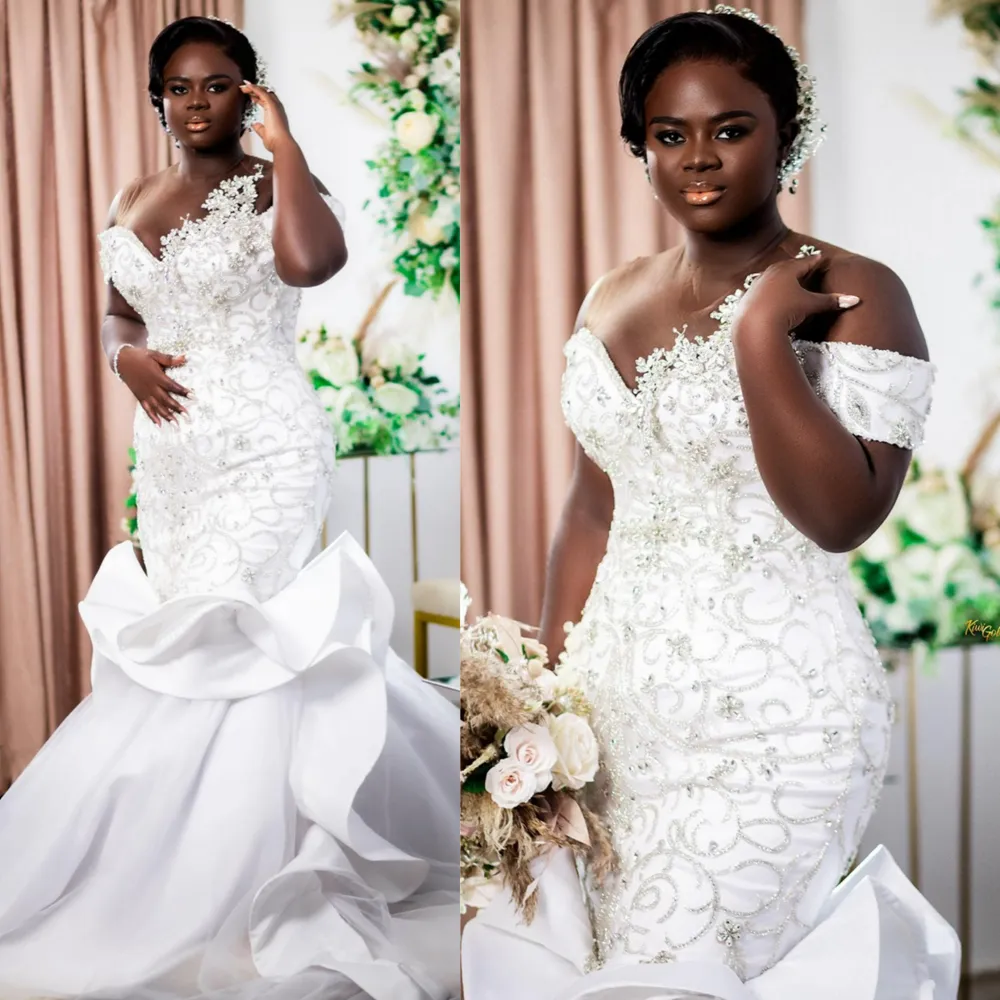 Abito da sposa a sirena di lusso per la sposa Plus Size con spalle scoperte Collo trasparente con strass Abiti da sposa in tulle a strati in pizzo per matrimonio per le donne nere della Nigeria NW011