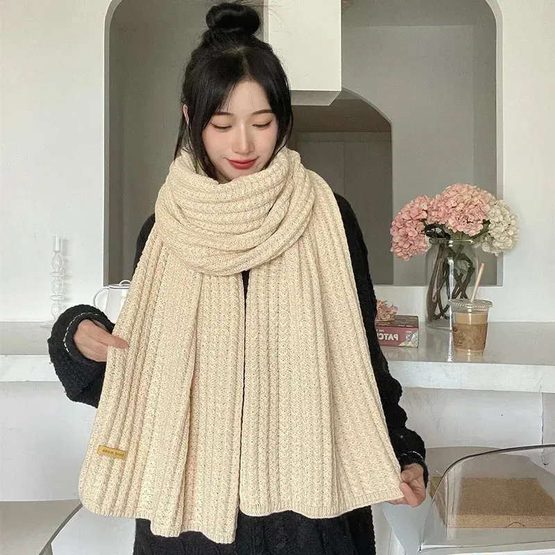 秋と冬の女性のための韓国のスカーフは、240111の冬と冬の羊毛編みの生徒の日本の恋人のスカーフの肥厚