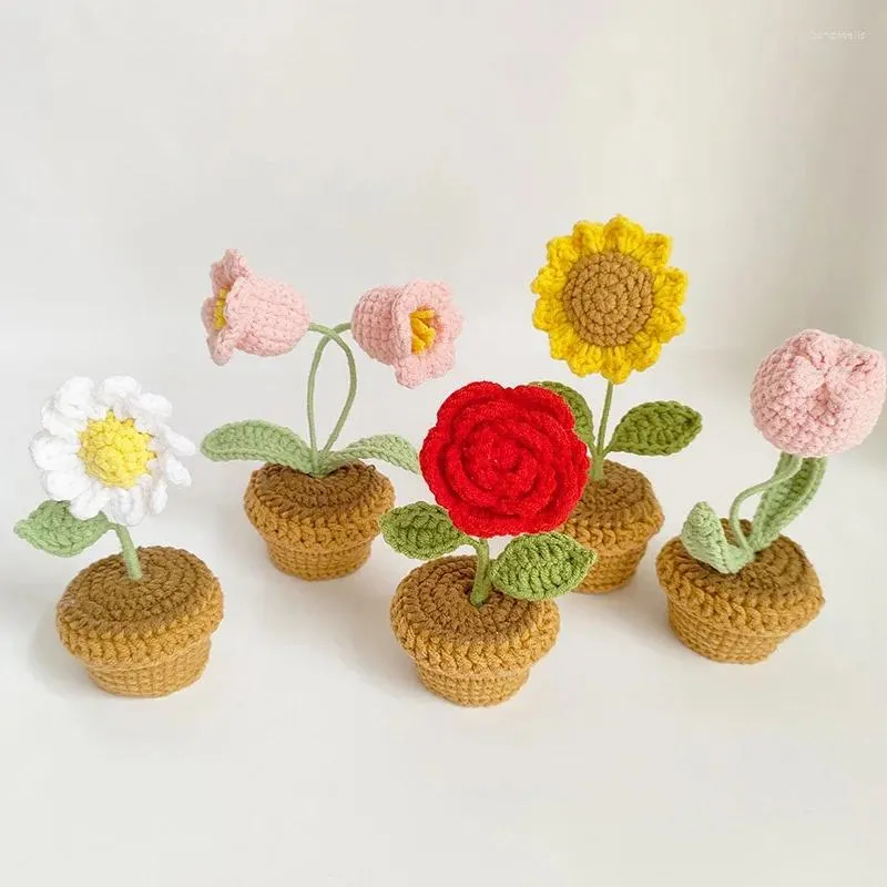 Decorative Flowers Mini Cute Handwoven Potted Plants Simulation Pot Flower Knitted Rose Sunflower Tulip Garden Ornament Car Decoration
