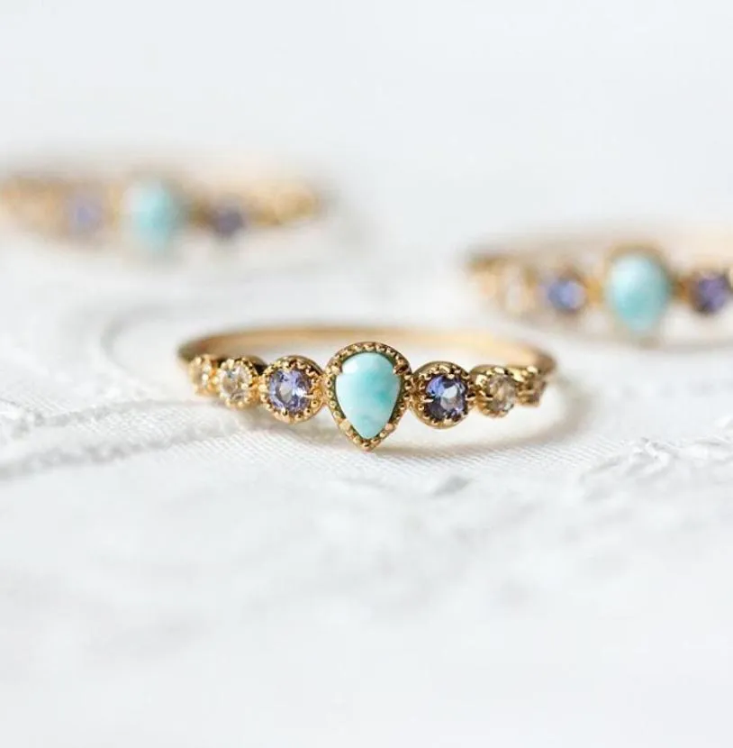Pierścień srebrny dla kobiet wzór morza larimar tanzanit biały topaz kamień szlachetny złota platowana biżuteria LMRI144 Klaster Rings8563778