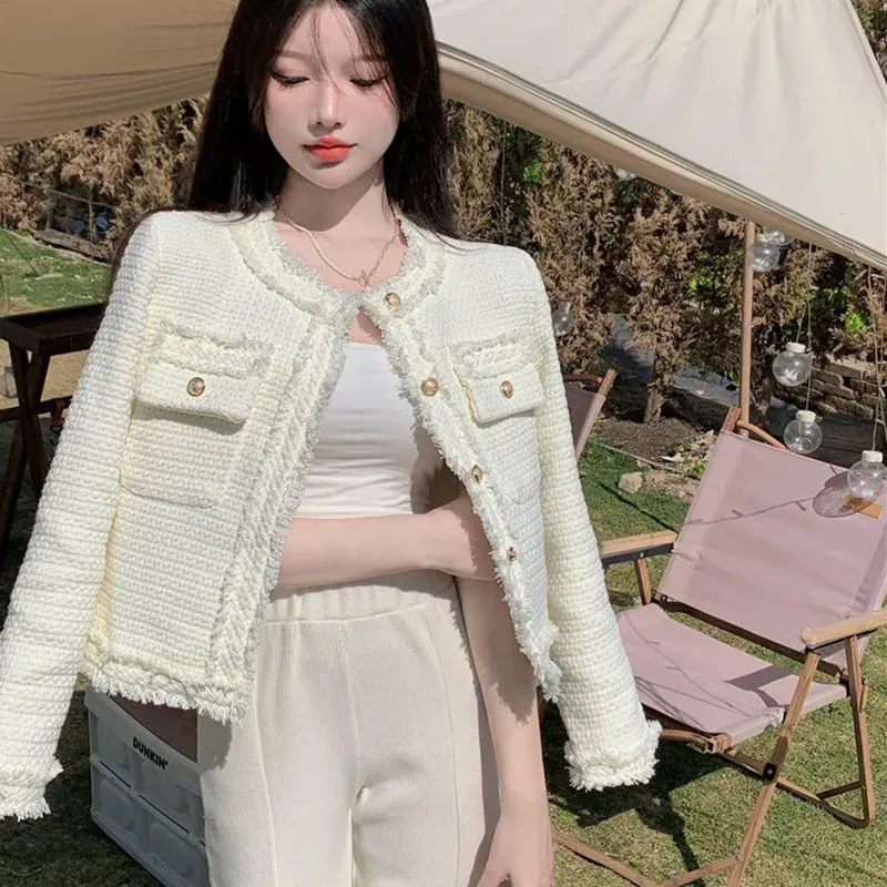 XPQBB Spring White Tweed Jacket Women Women Korean Fashion Golden Singlevedved Coat Short Ladies Bolsets de manga comprida 240112