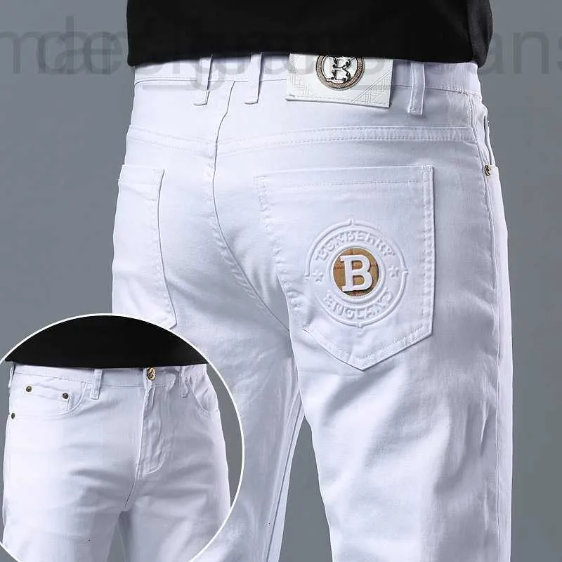 Herr jeans designer 2023 vit för våren och hösten ny smal fötter high end mode märke elastiska casual ljus byxor för män babe 7m8g