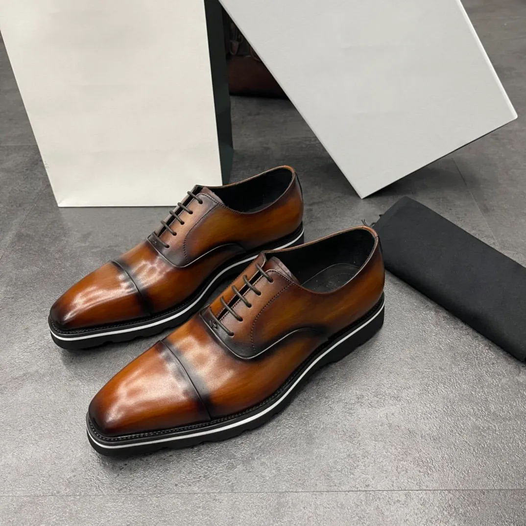 Sapatos de couro masculinos, novos sapatos de couro feitos à mão com cadarço colorido, corte baixo, sapatos oxford em relevo, marca de luxo, moda