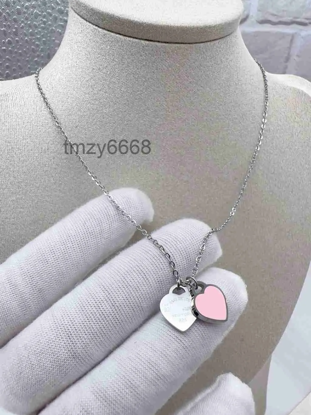 Luxury Designer Women Girl Pink Green Double Heart Choker Necklace Elegant Love 18k Silver Engrave Pendant Christmas Jewelry 0HGP