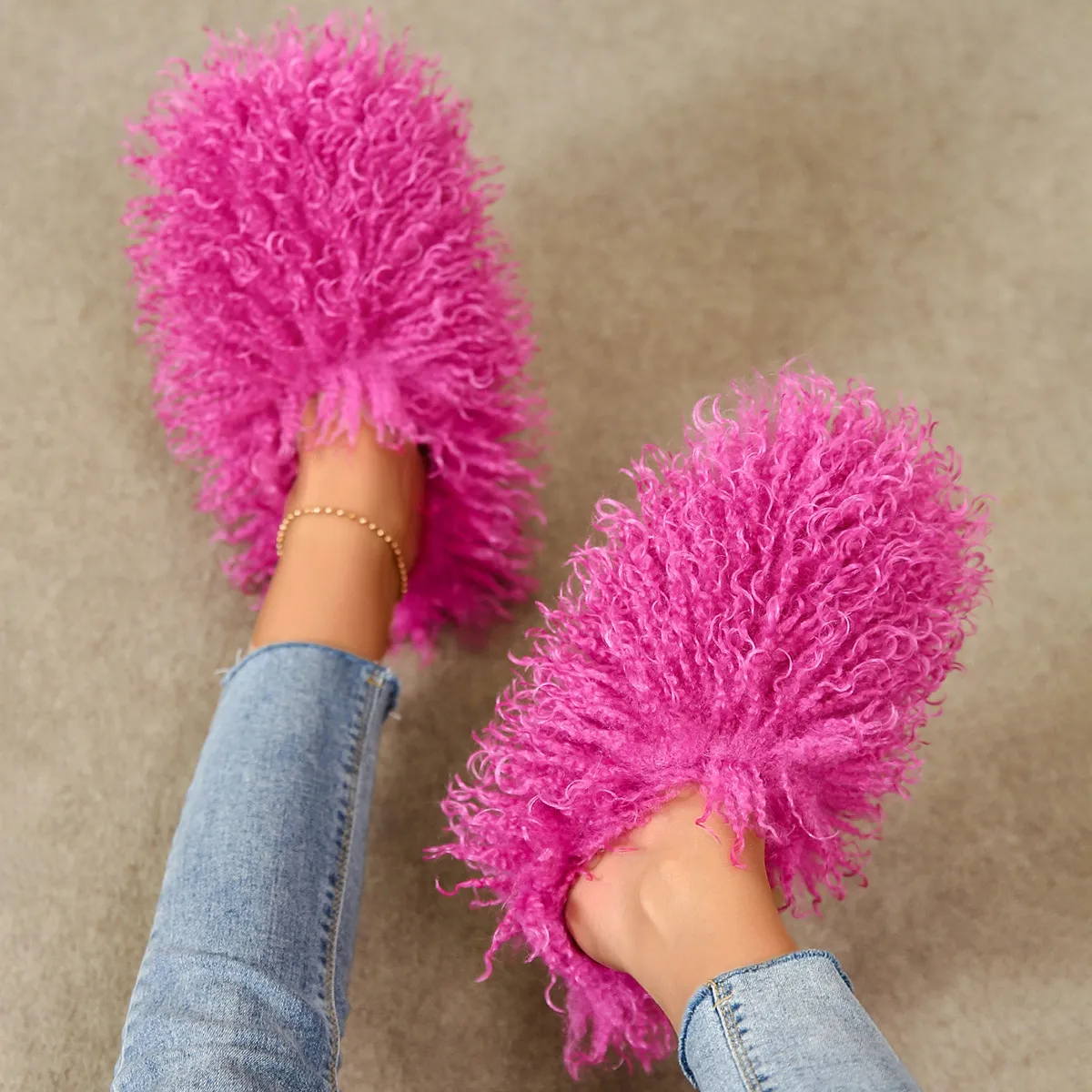 GAI Featured Women Designer presenterade 2024 Men Shoes Plush Home Furnishings Warm Cotton Slippers mångsidiga härliga vinter 36-49 Big Size GAI 74621