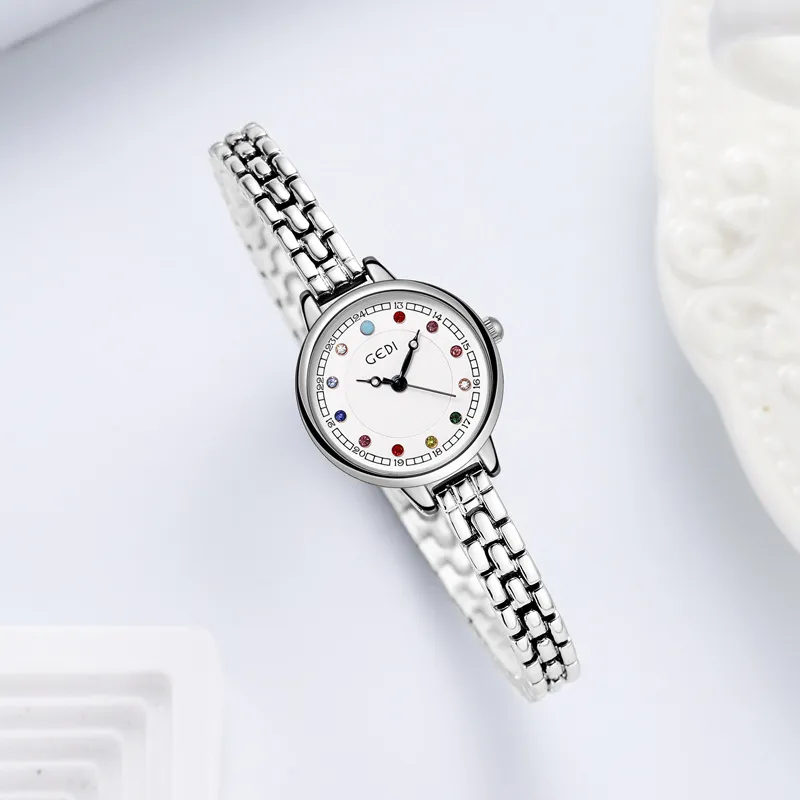 Montre-bracelet en alliage de style vintage pour femmes, montre créative à quartz étanche de haute qualité