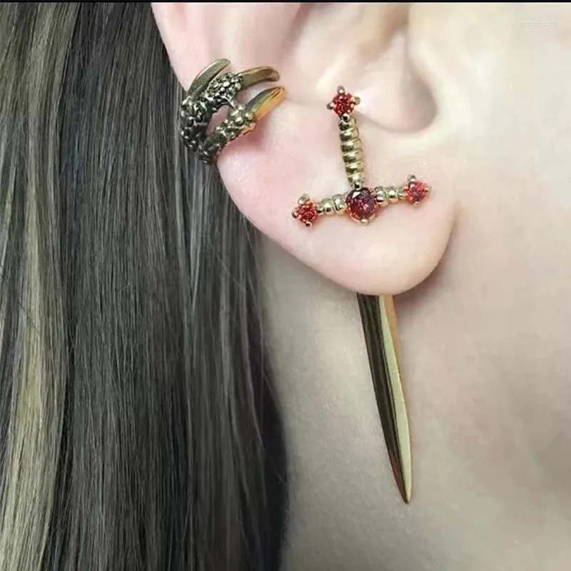 Boucles d'oreilles pendantes Goth Kinitial Sword Vintage Punk cristal, veste d'oreille gothique, clou de poignard, bijoux cadeau pour femmes et filles