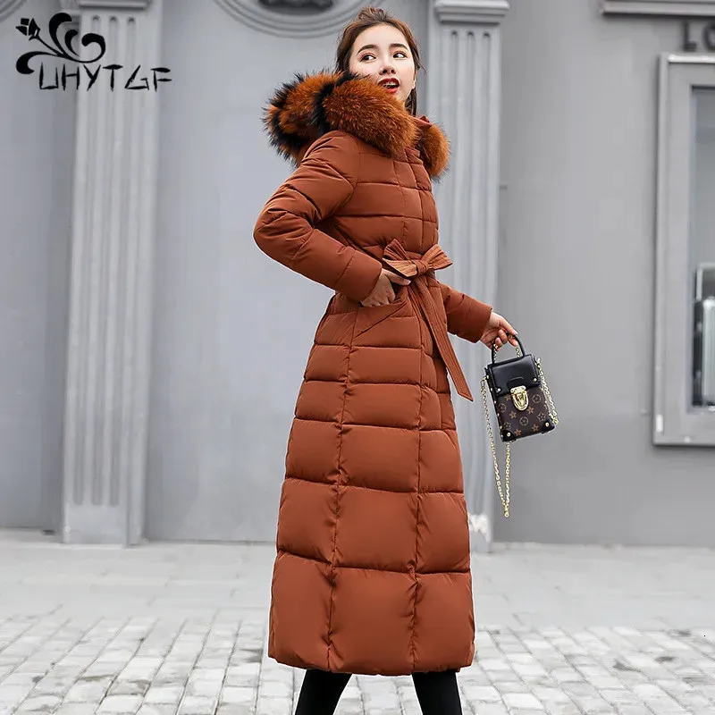 UHYTGF veste d'hiver femmes chaud Parkas mode nœud ceinture col en fourrure de renard Long manteau femmes surdimensionné Vintage épais manteau 1050 240112