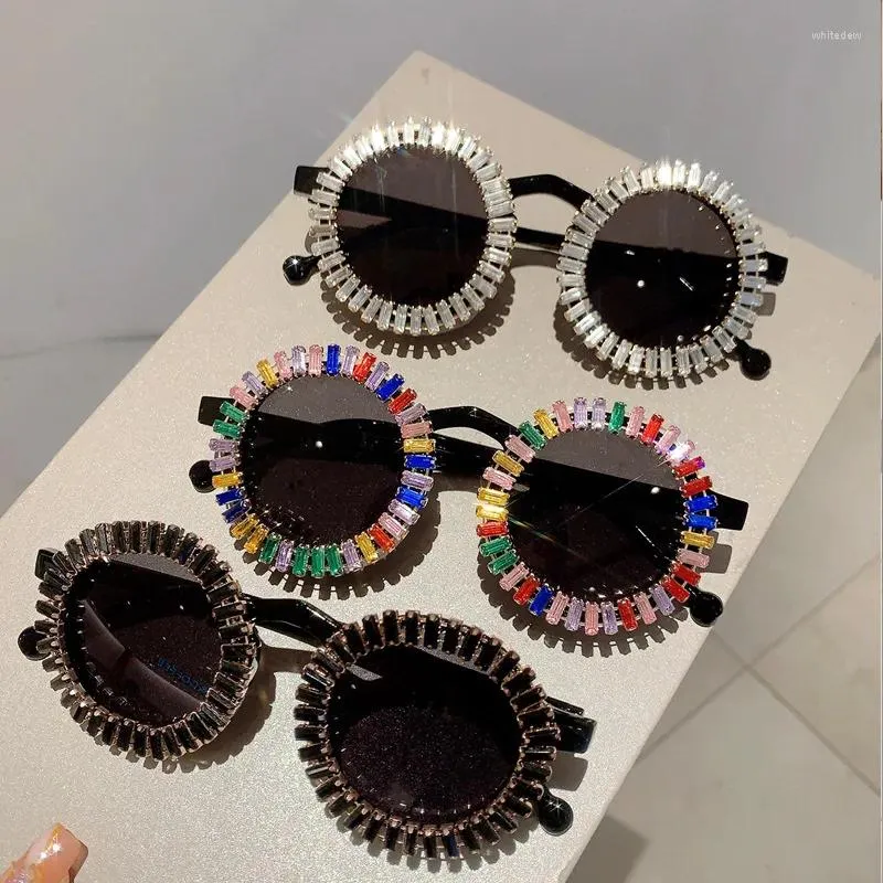 Lunettes de soleil 1pc diamants vintage lunettes rondes nuances défilé de mode pour les femmes fête UV400