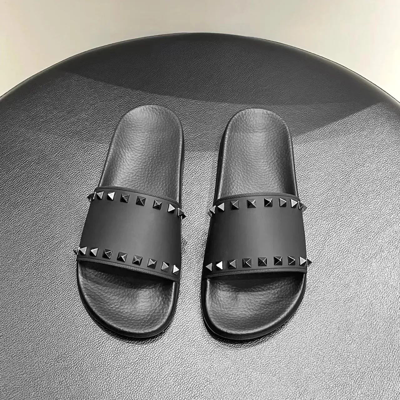 High quality rubber sandal Sliders Summer Mule slipper fashion Studded rivet flat luxury Designer outdoors Mens Womens Casual shoe Beach Sports Slide