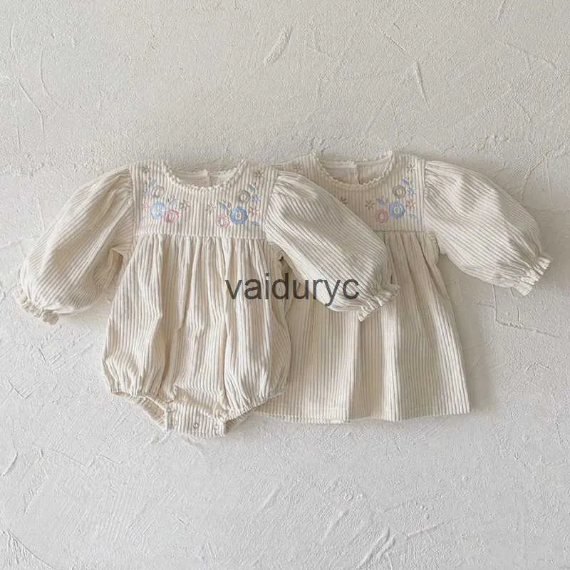 Rompers Milancel New Autumn Girls Bodysuit baby corduroy مطرزة بالزهور بذلة طفل واحد قطعة واحدة H240508