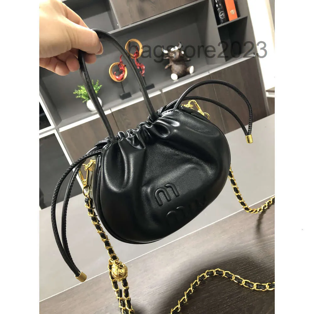 Designer Mui Mui Borsa a secchiello Borsa a tracolla da spiaggia Borsa a tracolla Tote Moda di lusso Uomo Donna Lettera Messenger in pelle nera Trucco Viaggio Miui Borsa Miui