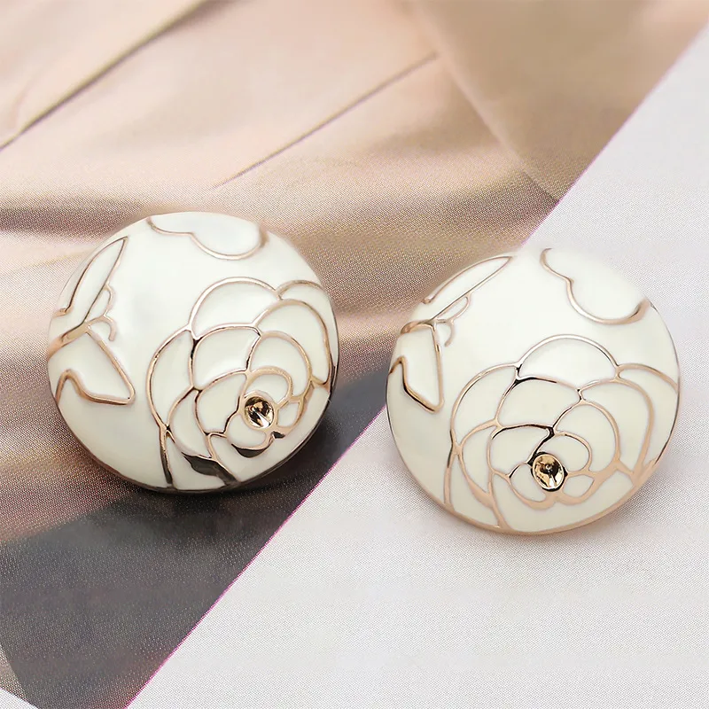 OC QQ40001 Women's Fashion Decorative Buckle Diamond Inlaid Metal Buttons DIY Buttons Hand Sewn Thread Woolen Coat Decoration Camellia