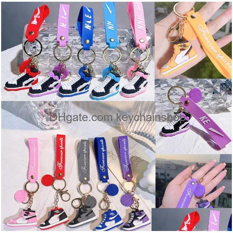 18Style Esinger 3D Mini Basketball Shoes Keychains Stereoskopiska modell Sneakers Entusiast Souvenirs Keyring Car Pendant Gift Drop Del DH0QL