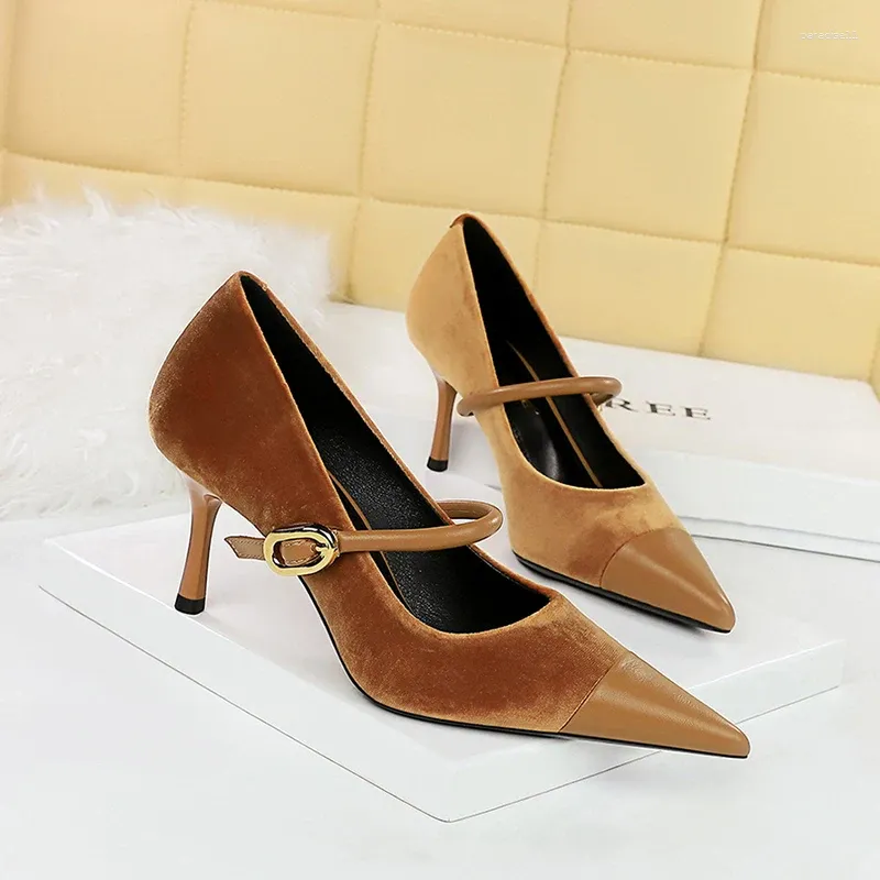 Scarpe eleganti ZOOKERLIN Fibbie a punta Décolleté da donna vuoti Tacchi alti in velluto per le donne Matrimonio Femmine Stiletto 35-43 Taglie forti