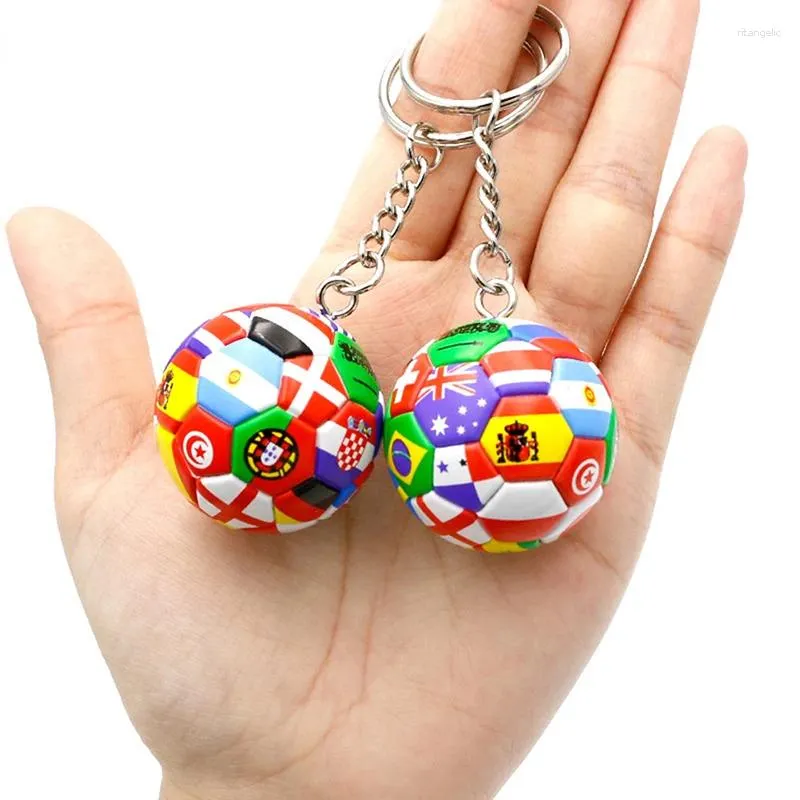 Chaveiros 1 pc simulação esportes futebol pingente chaveiro trinta e dois países bola bandeira chaveiro para saco de carro mochila acessórios presente