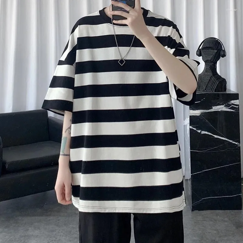 Męskie koszule T Sumped Striped Mężczyźni z krótkim rękawem swobodny luźny kołnierz na szyję T-shirt Man