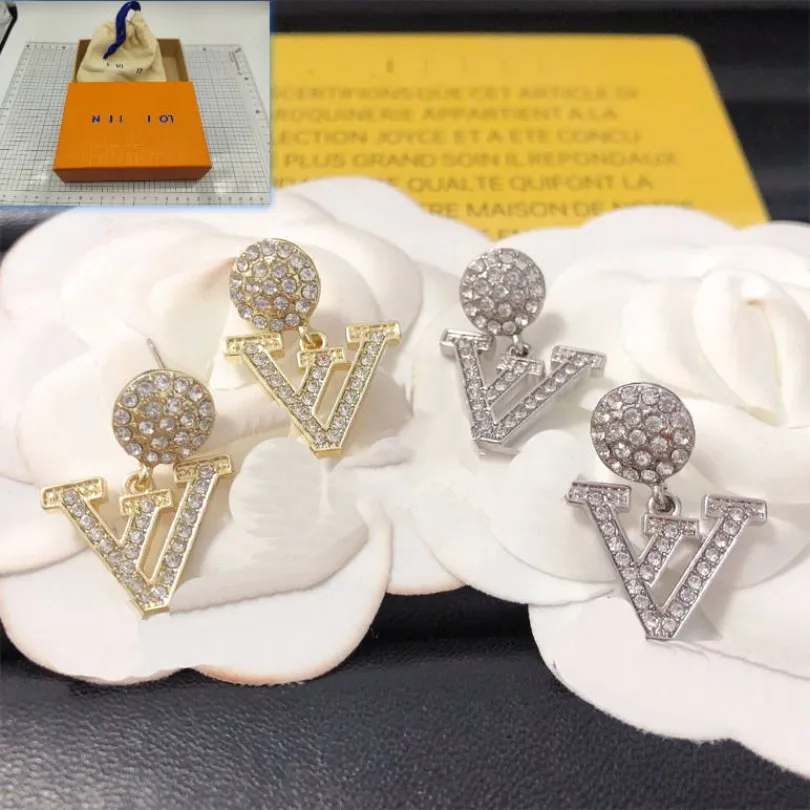 925 verzilverde diamanten oorknopjes Boutique Damesgeschenken Sieraden Modestijl Vergulde Letter Stud Oorbellen Ontwerp voor Vrouwen Luxe Cadeau Oorbellen met doos