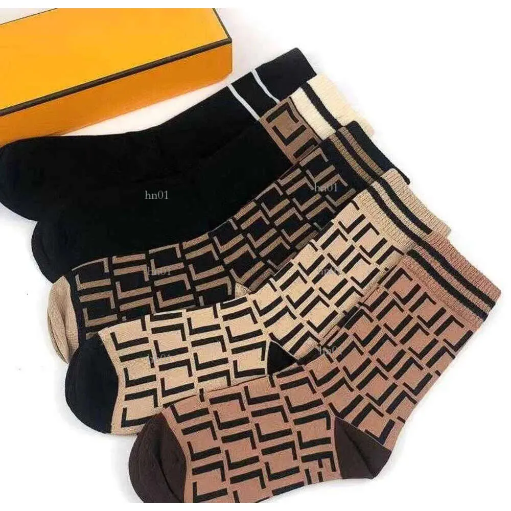 Designer Mens dams Fashion Socks Five Pair Luxe Sport Sport Winter Letter Printed Sock Hafdery Cotton Man Woman 180