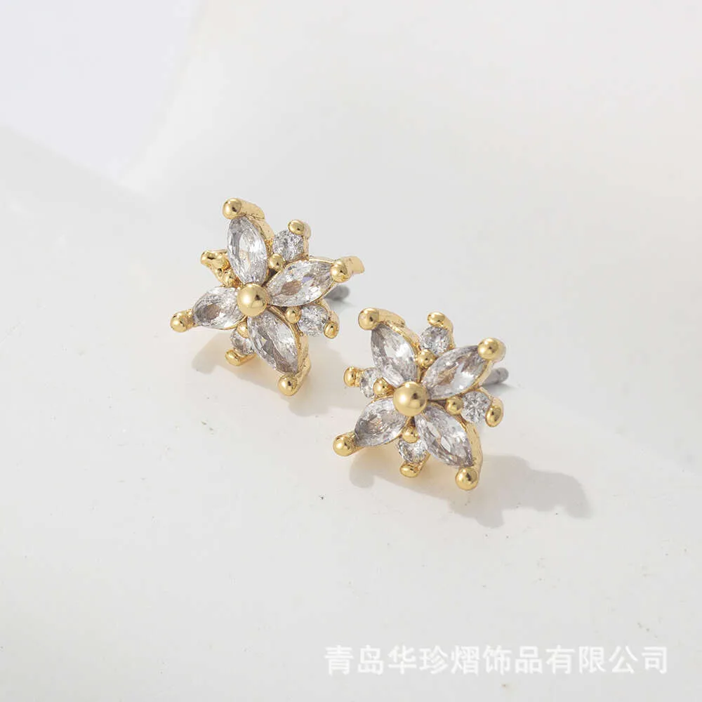 Luxury Brand Designer Earrings for Women CH Chromes Cross Jewerlry Jewelry Earstuds 925 Sterling Silver Electroplated Gold Heart Ear Ring Girl Eardrop New 2024 1TN6