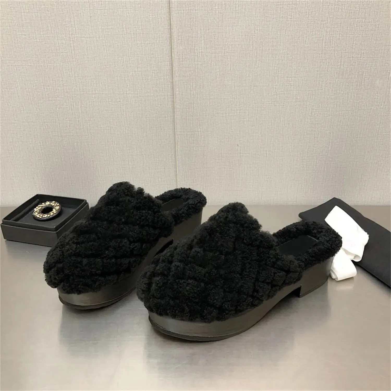 Damen-Hausschuhe, Plateau-Clog, samtiges Mule-Wildleder, Kalbsleder-Sandalen, gemütliches Lammfell, für Zuhause, lässiges Futter, Sandale, modische Luxus-Damen-Designer-Wolle, Outdoor-Freizeit-Sandalen