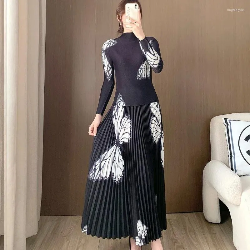 Work Dresses Miyake 2024 Winter Women's Pleated Print Half Skirt Long Sleeved Top Set Fashion Corn Grain Bottom Two Piece