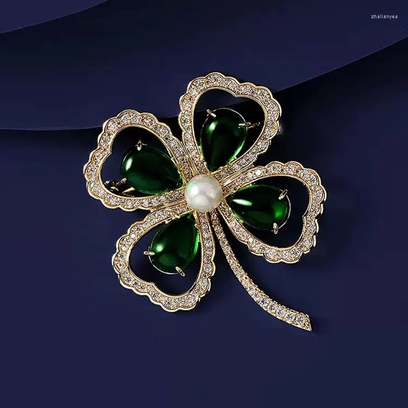 Brooches Rhinestone Emerald Clover Brooch Fashion Plant Pin 2024 Winter Accessories