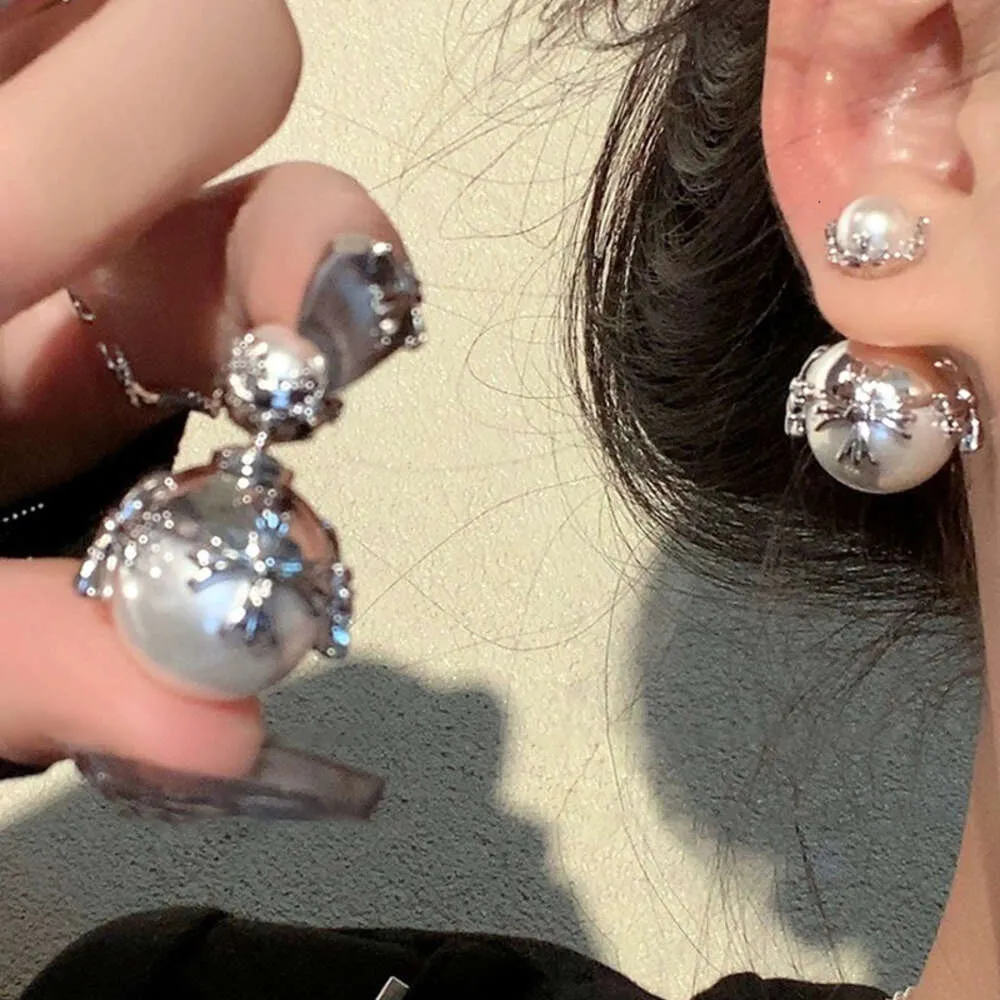 여성용 고급 브랜드 디자이너 귀걸이 CH 크롬 교차 Jewerlry Light Pearl Sense 고급 독특한 여성 New Heart Ear Ring Girl Eardrop Earstud 26ye