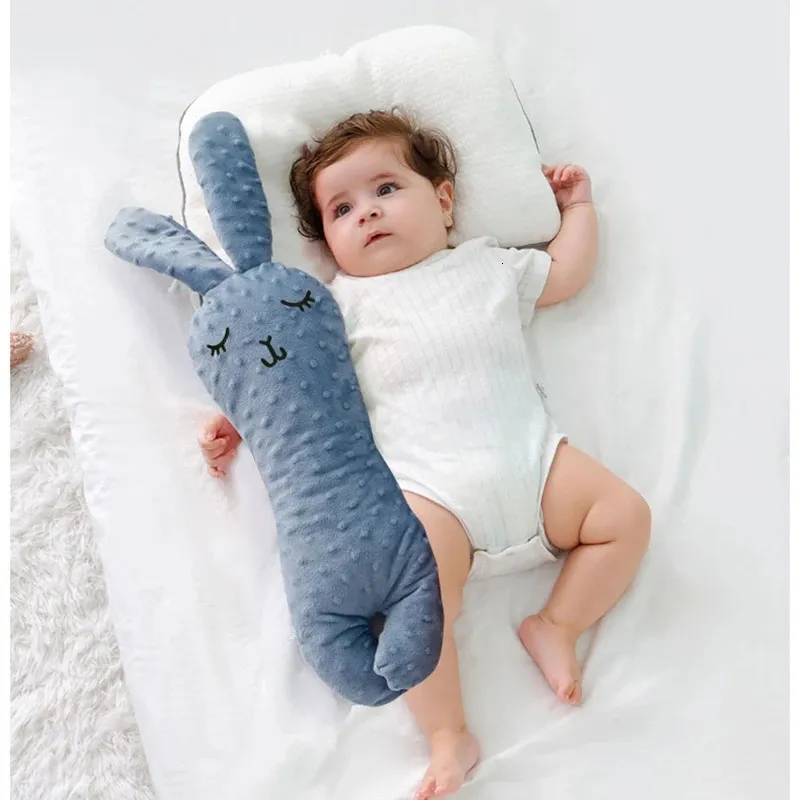 Born Infant Sleep Pillow Mignon Lapin Oreillers Poupée En Peluche Jouet Doux Bébé Lit Pare-chocs Berceau Pad Protection Literie Coussin 240112