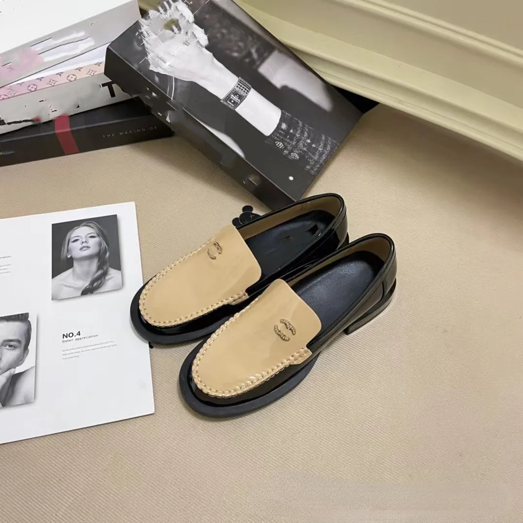 Kvinnors designer klänningskor 2023 våren ny stor huvuddocka loafers tjocka patent läder enstaka skor ökade slip-on läderskor