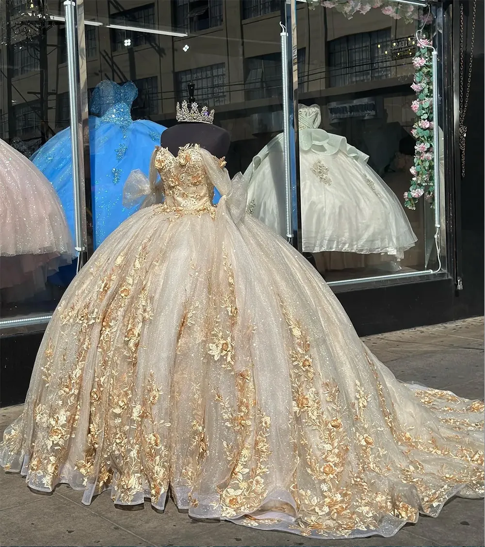 Luxe Champagne Quinceanera-jurken met goud 3D-bloemen Bloemen Applicaties Kant Prinses Baljurk Sweet 16-jurk Off-shoulder Rug Veters Schoolfeest Brithday Wear