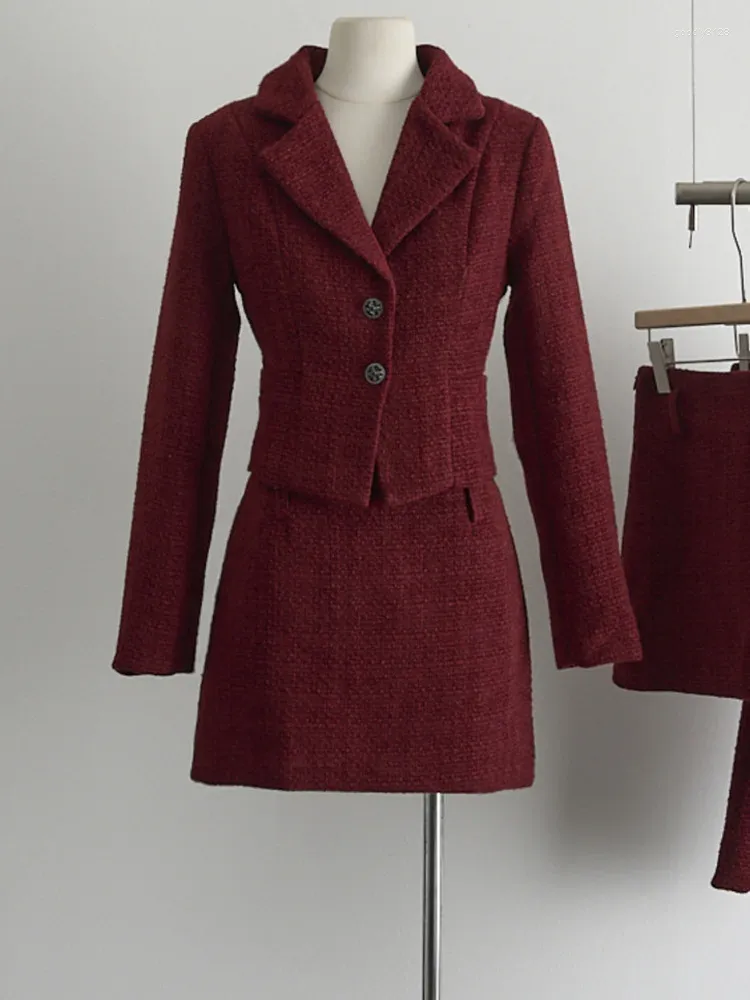 Abiti da lavoro Abito da ragazza dolce Autunno/Inverno Cappotto corto su misura rosso a vita alta Gonna avvolgente a due pezzi Set Abiti femminili di moda