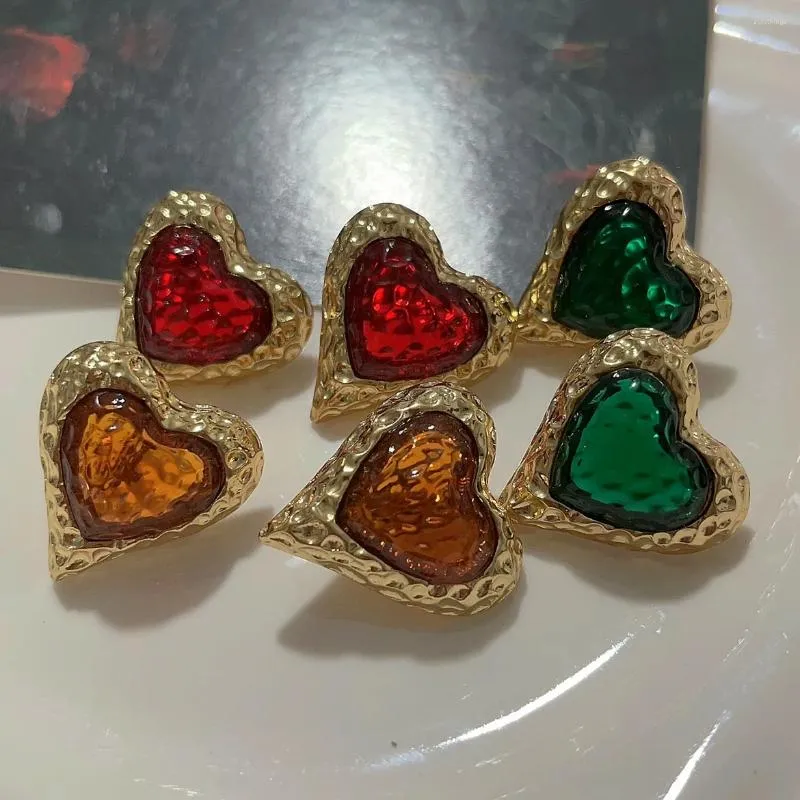 Boucles d'oreilles à dos médiéval Vintage en verre vert, Clip en pierre, Style rétro, cristal français, grand cœur rouge pour femmes, sans Piercing