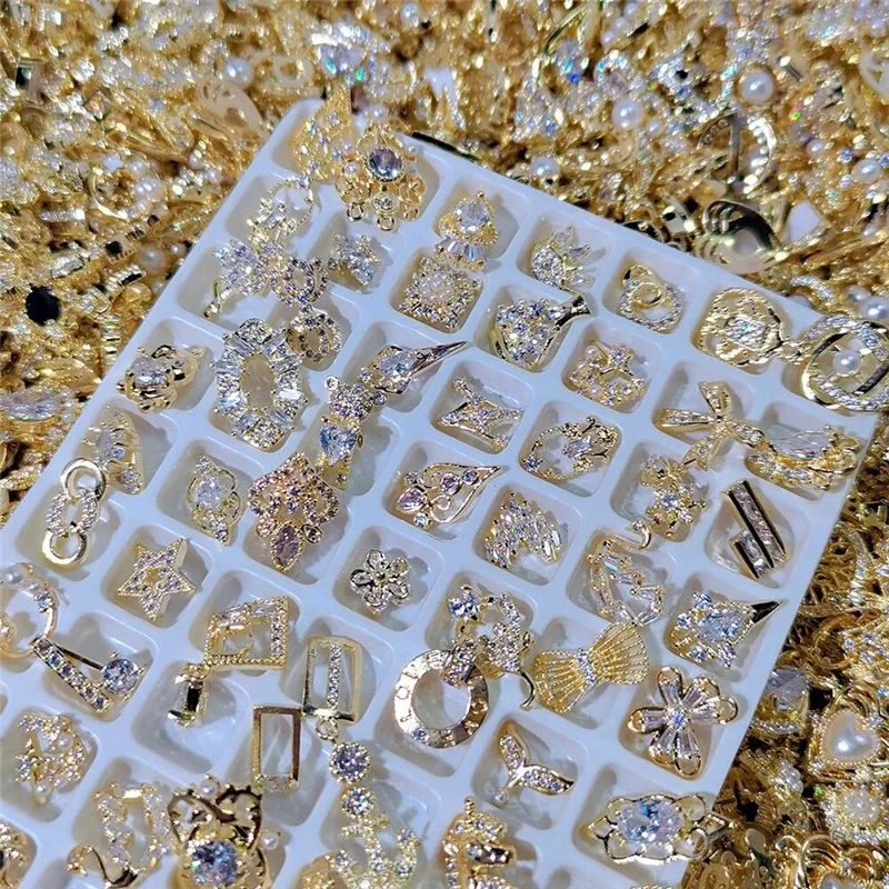 100 STKS Luxe Nail Charms Bulk Willekeurige Zirkoon s Deocration Glanzende Legering Sieraden Voor Goud Art Accessoires 240113