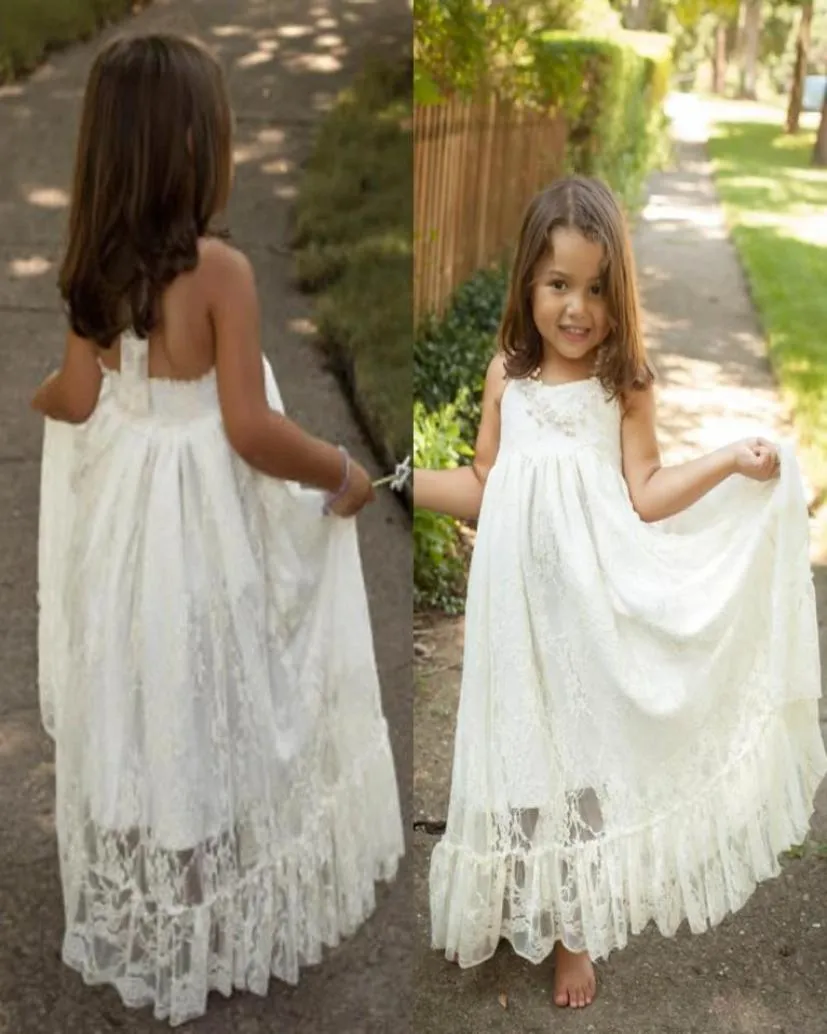 Abiti da ragazza di fiore bianchi Boho per matrimoni 2016 Perle di perline Halter Pretty A Line Backless Lace Abiti da comunione Festa per bambini S6808312