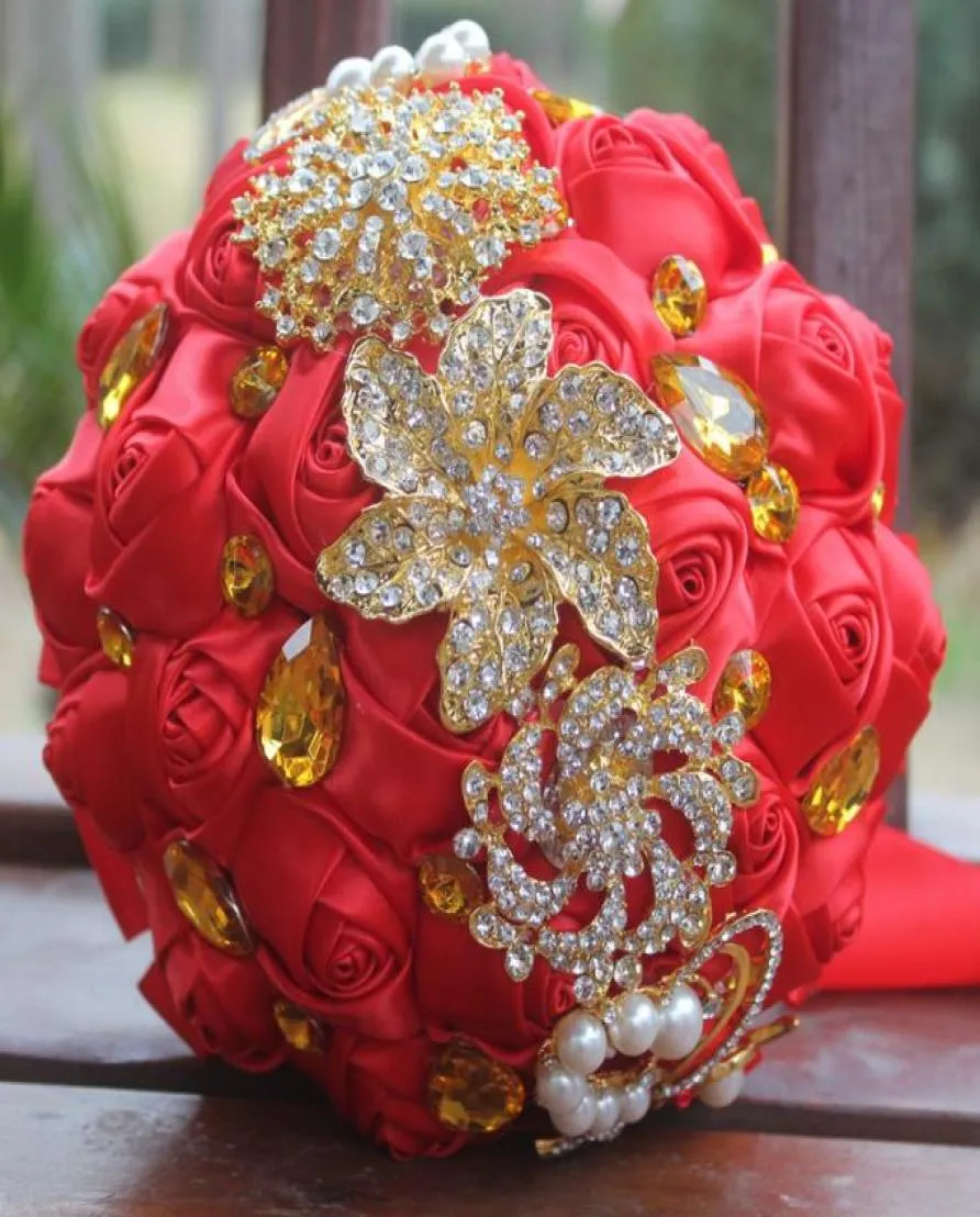 Bouquet da sposa in raso di seta rosso Simulazione Fiore Forniture di nozze Fiore artificiale Strass dorati Dolce 15 Quinceanera Bouquet7460424